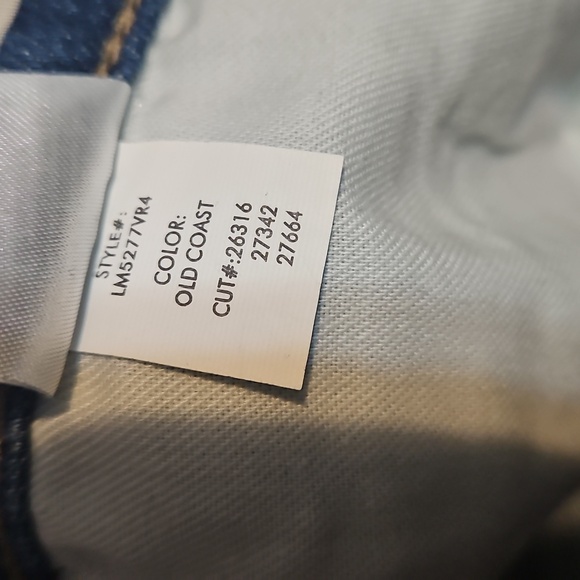 NWT Liverpool Marley Girlfriend Cuffed Low-Rise Distressed Jeans - Picture 13 of 15